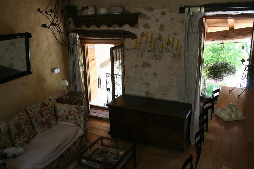Chambre D'Hotes La Romarine Barnave Экстерьер фото